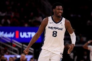 进攻还行但篮板不够！小贾伦·杰克逊20中10得26分 仅拿到4篮板