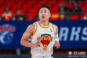 贺希宁合同本赛季结束后到期！媒体人：休赛期想得到他得多少个w