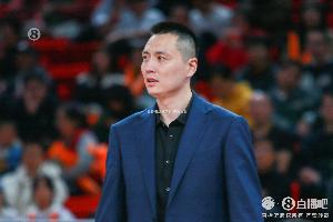 媒体人：上海队目前是最有冠军相的球队 唯一短板是教练临场反应