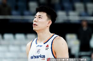 还是铁啊！张镇麟半场8中2&三分4中0仅拿4分2板2助2帽
