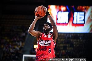 媒体人：陶汉林首功 山东末节靠防守赢球 霍勒迪&托马斯也非常猛