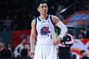高诗岩首发出战27分钟 8中3&三分5中2拿到10分2板4助3断