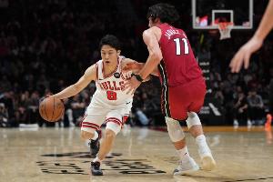 两项生涯新高！河村勇辉背靠背出战 替补26分钟得到6+6+6正负值+2