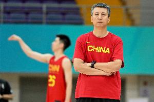 媒体人：中国男篮集训人数和时间都比往届要多要长 没法回家过年