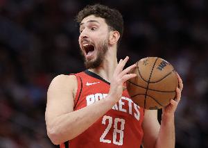 有差距！火箭全场56个篮板碾压步行者的33个 前场板19-7大幅领先