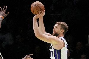高开低走！小萨博尼斯18中10拿下24分15板3助1断 上半场20分