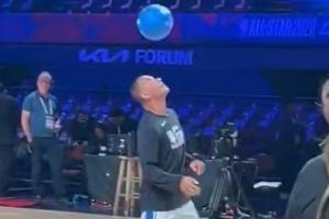 足篮两开花😎卡福参加NBA名人赛 热身颠篮球+海豹顶球+用脚投篮