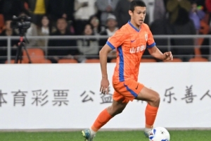 山东泰山足球俱乐部与球员依木兰·买买提完成续约