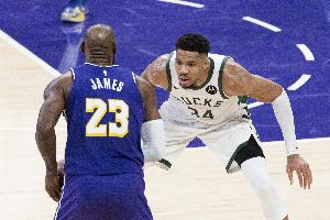 白巧克力：老詹既不会留湖人也不会去骑士 他会和字母在勇士联手