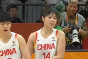又美又能打！李月汝连续两次用左手打成2+1 对方就此换上替补收兵