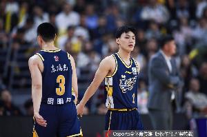 出手不多！胡明轩&徐杰合计8投4中 共拿到12分10板10助2断