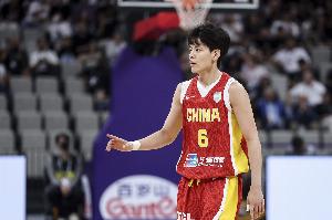 梳理得井然有条！杨舒予5投4中得11分1板3助2断1帽0失误 正负值+7