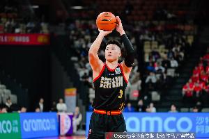 真准啊！贺希宁半场10中5&4记三分拿下两队最高15分 正负值+13