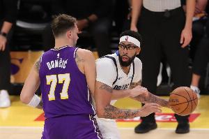 🥶美媒：东契奇本月合计得到558分 浓眉独行侠生涯合计才587分