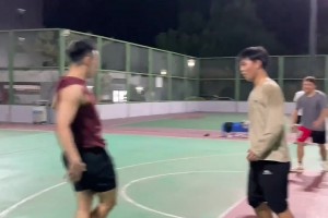 这算不算周杰伦幻想自己打球的样子？