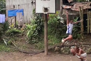 年轻真好，打个球还能把树给砍了😱😱😱