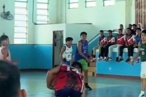 挪一下就是3分！怪聪明的...🏀