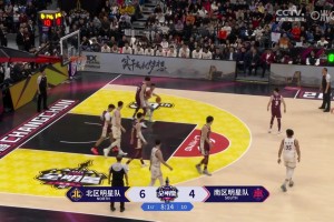 整活时刻🤣1米86孙铭徽紧贴式背打2米16周琦