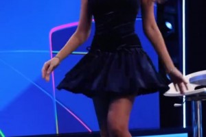 很难不喜欢这位身材气质皆出众的欧冠女主持😍