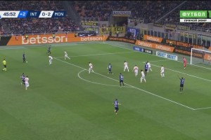 国米扳回一球！邓弗里斯头球摆渡，阿瑙抢点头球破门