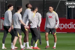 震惊！萨拉赫&阿诺德训练中起“冲突”😂