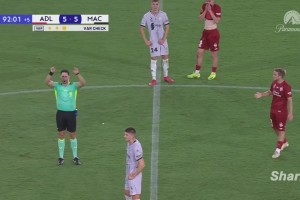 9个进球8个假？比分0-2到3-2到3-4到4-4到4-5！澳超比赛太神奇了