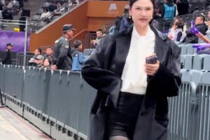 许诺这大个子，丝袜不得是定制的啊？