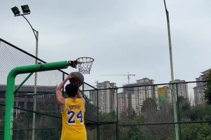 邓肯要是投这个篮筐，还能是公认的历史第一大前吗🤣🤣🤣