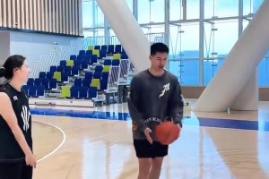 掘金今天被湖人大火收汁，约基奇在场下都忍不住捂脸挠头😂