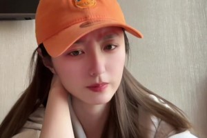 小七：库里好好检查休息一下吧，感谢猛龙的主教练为库里叫暂停