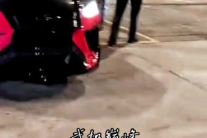 不开心！输给公牛赛后，东契奇开车快速离开球场
