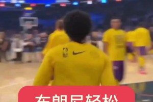 起点不低的！布朗尼热身轻松展示胯下扣篮