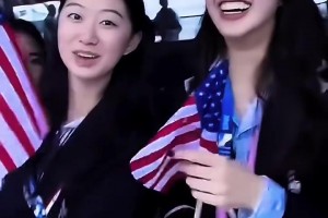 笑容收不住了！巴黎奥运会名场面：我们用库里的手机拍了合照！