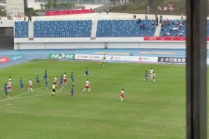 陕西联合门将玩花活被吊空门，球迷怒了：假球😡