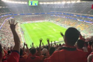 揭伤疤😂！泰山球迷用手比并高呼4：4