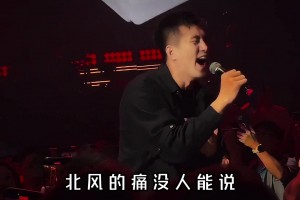 尼克斯G1胜活塞后 球迷在麦迪逊广场花园外大喊法克吹杨😅