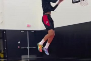 开拓者夏普训练秀弹跳，感觉这爆发力还在莫兰特之上