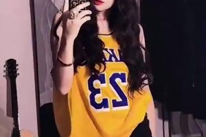 黑丝大长腿！现在女詹密都这么卷了嘛🤩