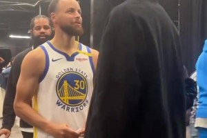 好友相见！ 以前kd就是在球员通道等库里，现在也是！！
