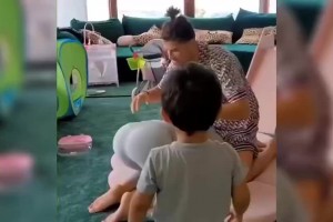 C罗当年紧紧抱住女友屁股让孩子们推开😂