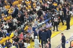 凯莉詹娜这身材姿色怎么没找个NBA男友？不比姐姐差啊
