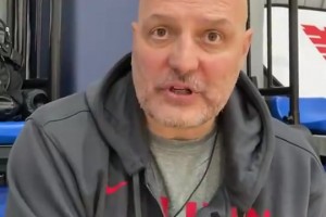格里娜的声音，这完全就是个男人啊😂