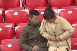 孙兴慜女球迷变脸怒骂：CNMDB😂