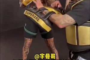倒反天罡！库兹马晒拳击视频并@字母哥：敢离开雄鹿就揍你🤣