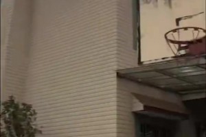 很少女孩能做到标准男士投篮，何况这位还那么准🐂