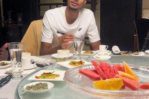 哎呀我去！文班晒自己唱《一剪梅》的视频，这唱得什么水平？🤣