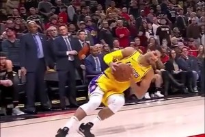 NBA球员恐怖的平衡力