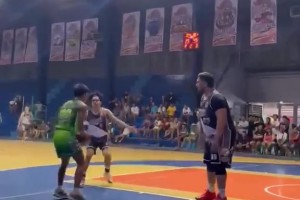 这也太淡定了吧！雷阿伦晃飞丹尼-格林名场面！！真就肌肉记忆？