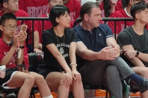 福建美女经理伍伯兰现身CUBAL八强赛 这是在考察谁呢🤔