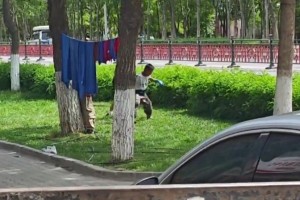 葡法大战有来有回C罗vs姆巴佩，树上还挂着巴萨的球衣🤣